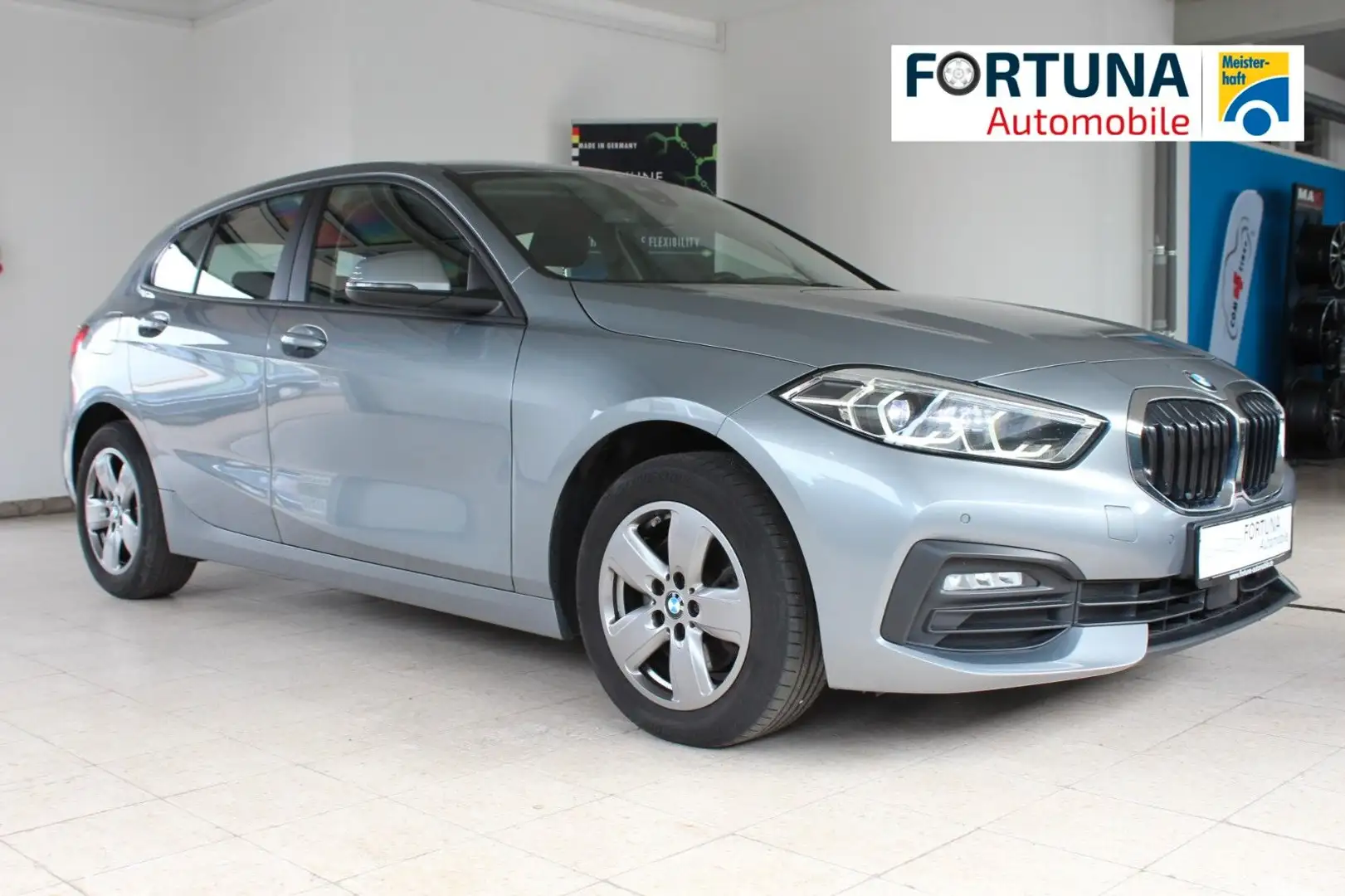 BMW 118 i Aut. Advantage Navi LED Live Cockpit Grau - 1