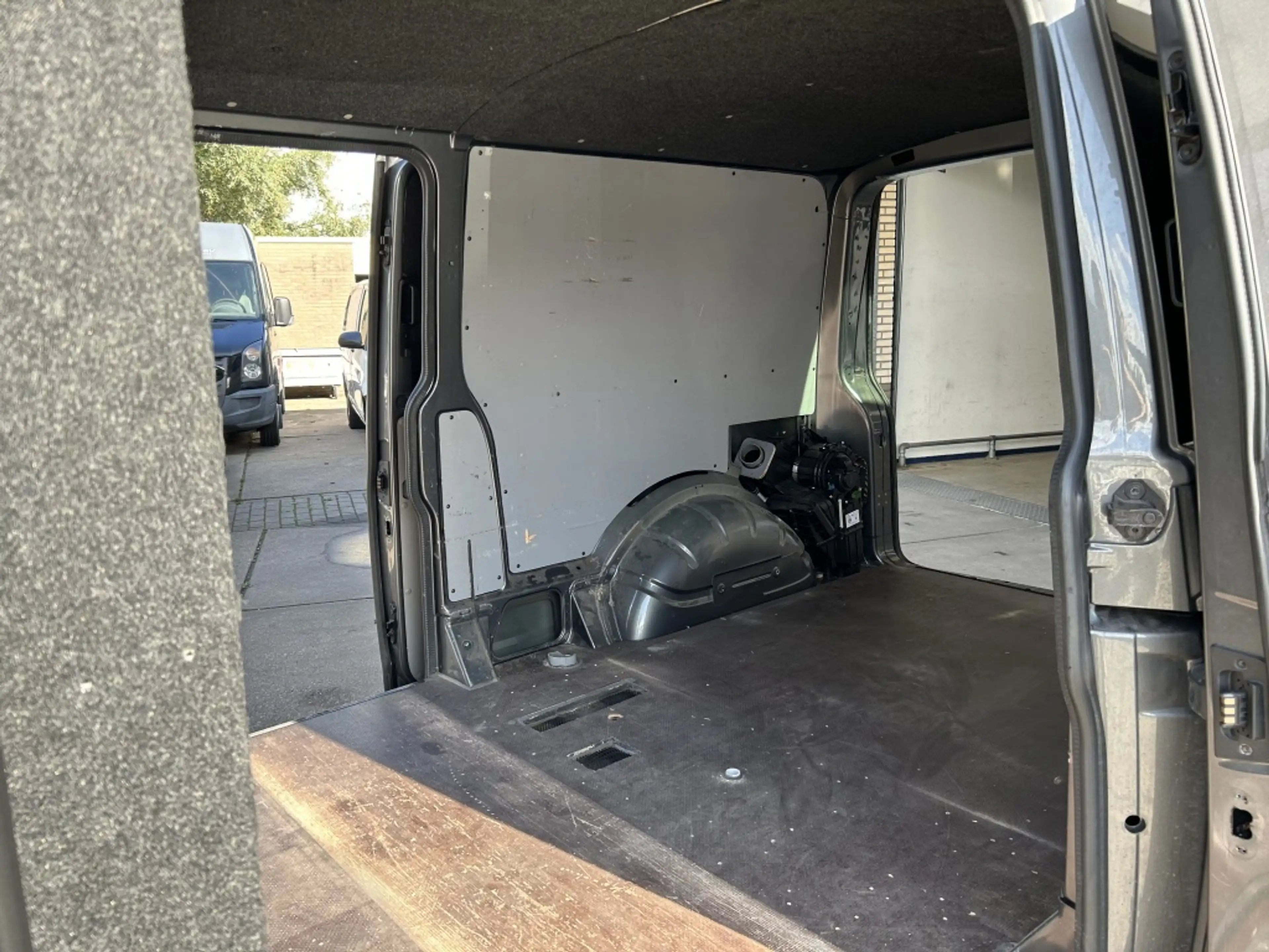 Volkswagen Transporter 2.0 TDI L2H1 204 PK DSG AUT 4 MOTION — photo 8