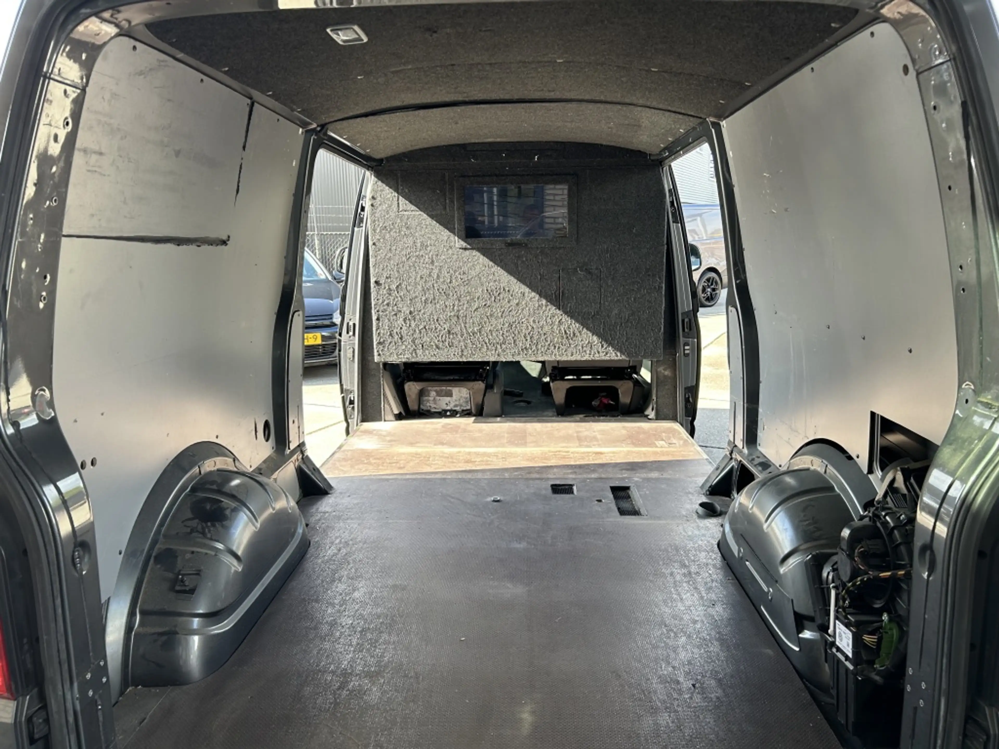 Volkswagen Transporter 2.0 TDI L2H1 204 PK DSG AUT 4 MOTION — photo 9