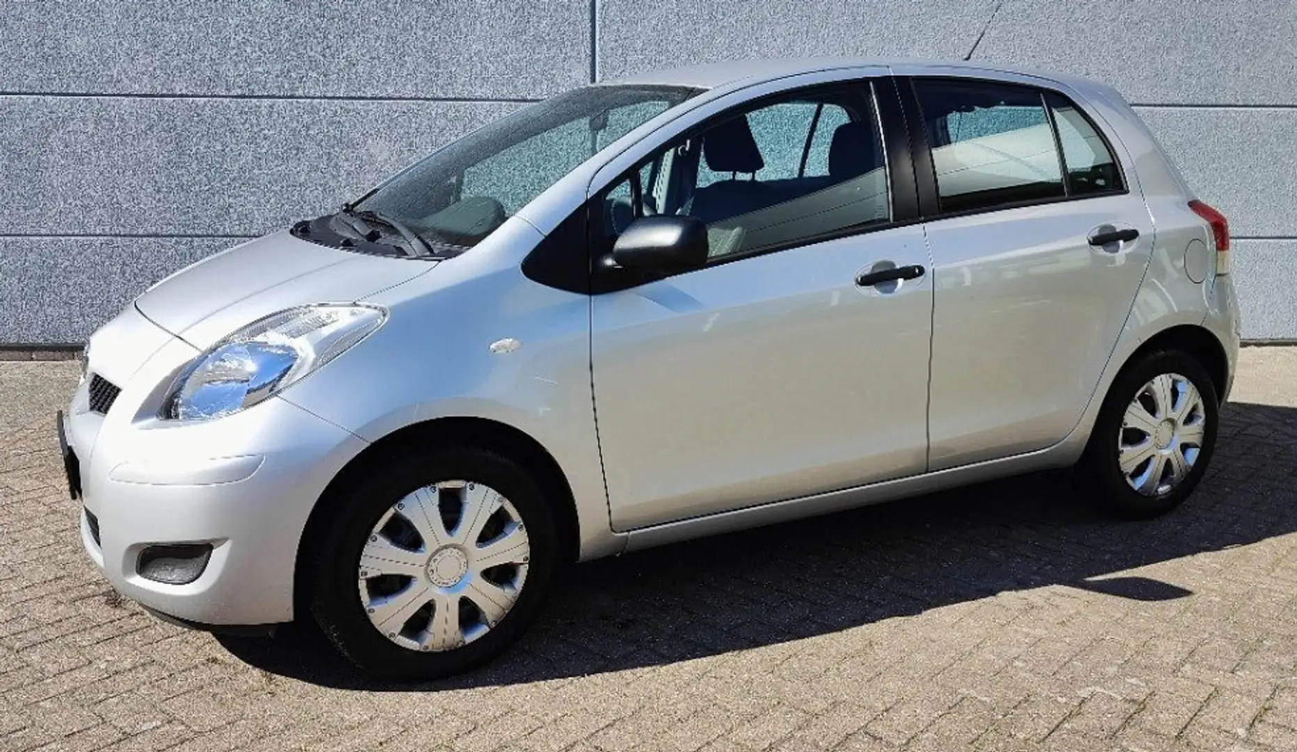 Toyota Yaris Yaris 1.3 VVTi Comfort Zilver - 2