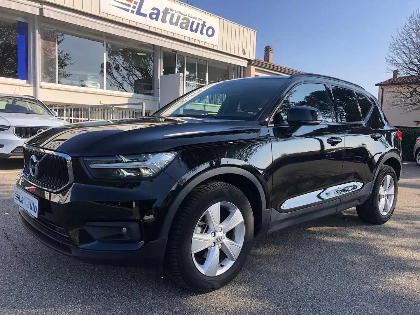 Volvo XC40 (2017-) D3 AWD Geartronic Momentum Core Noir - 1