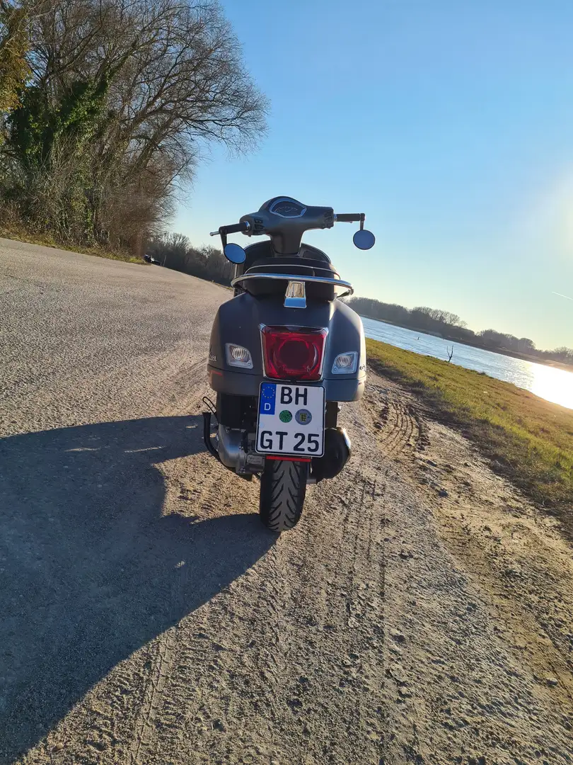 Vespa GTS Super Sport 125 Gris - 2