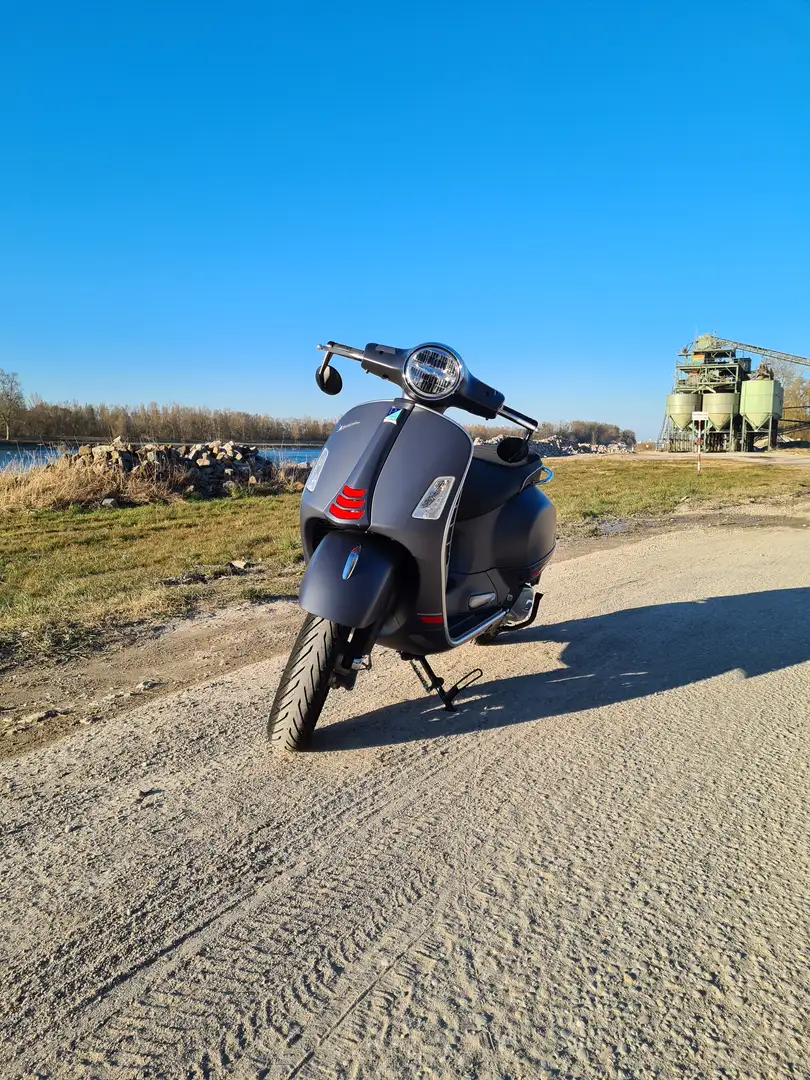 Vespa GTS Super Sport 125 Gris - 1