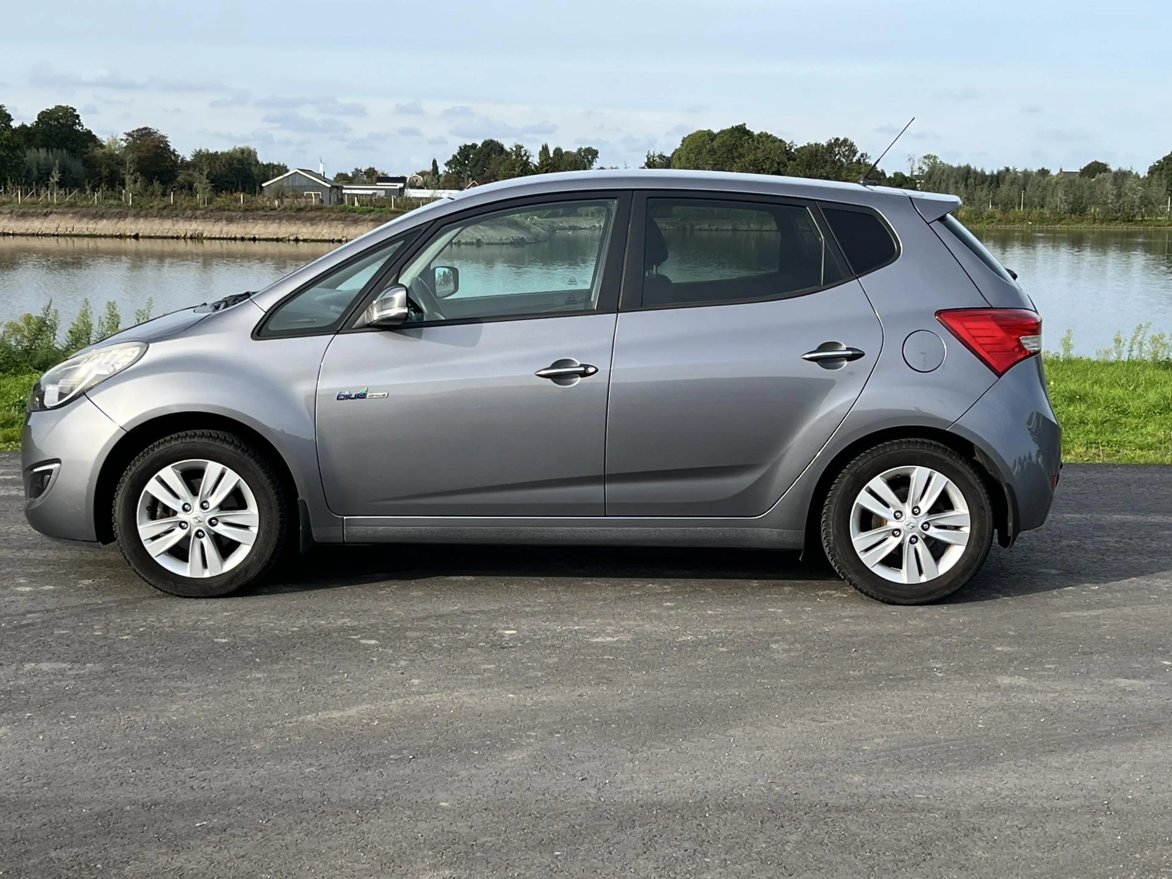 Hyundai iX20 1.6i i-Vision Clima, cruise, leder, trekhaak — photo 2