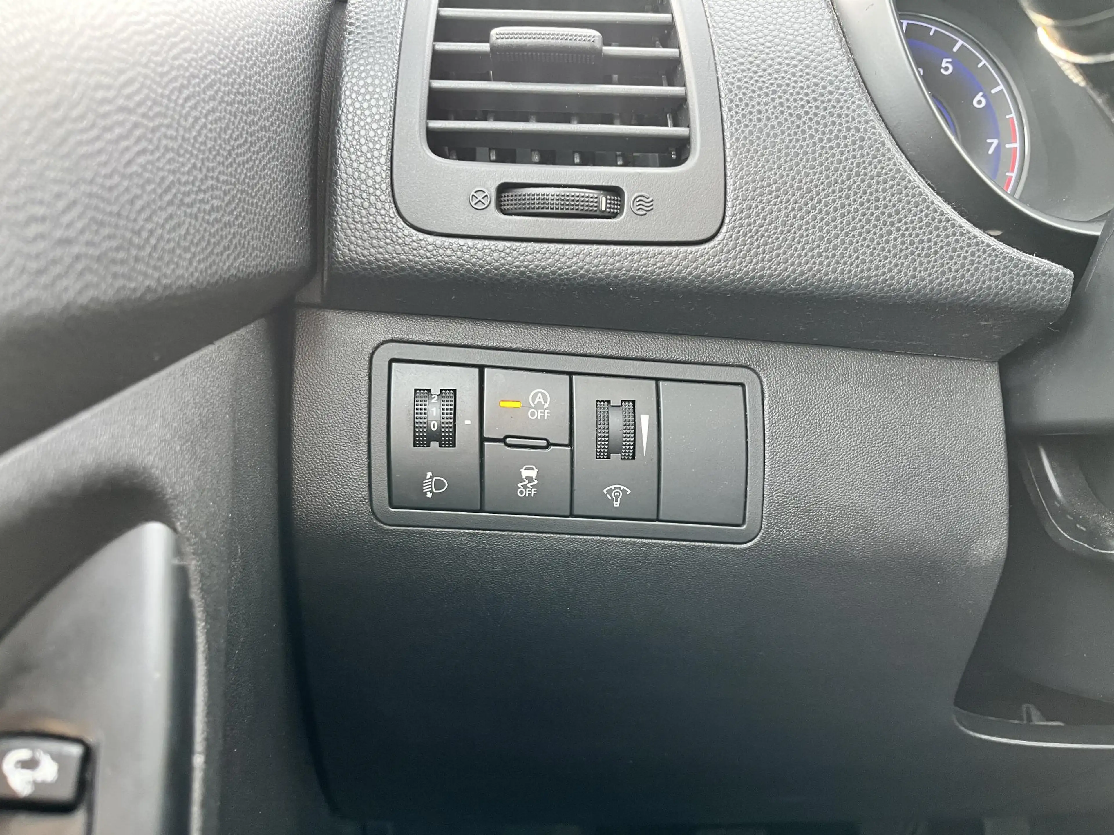 Hyundai iX20 1.6i i-Vision Clima, cruise, leder, trekhaak — photo 31