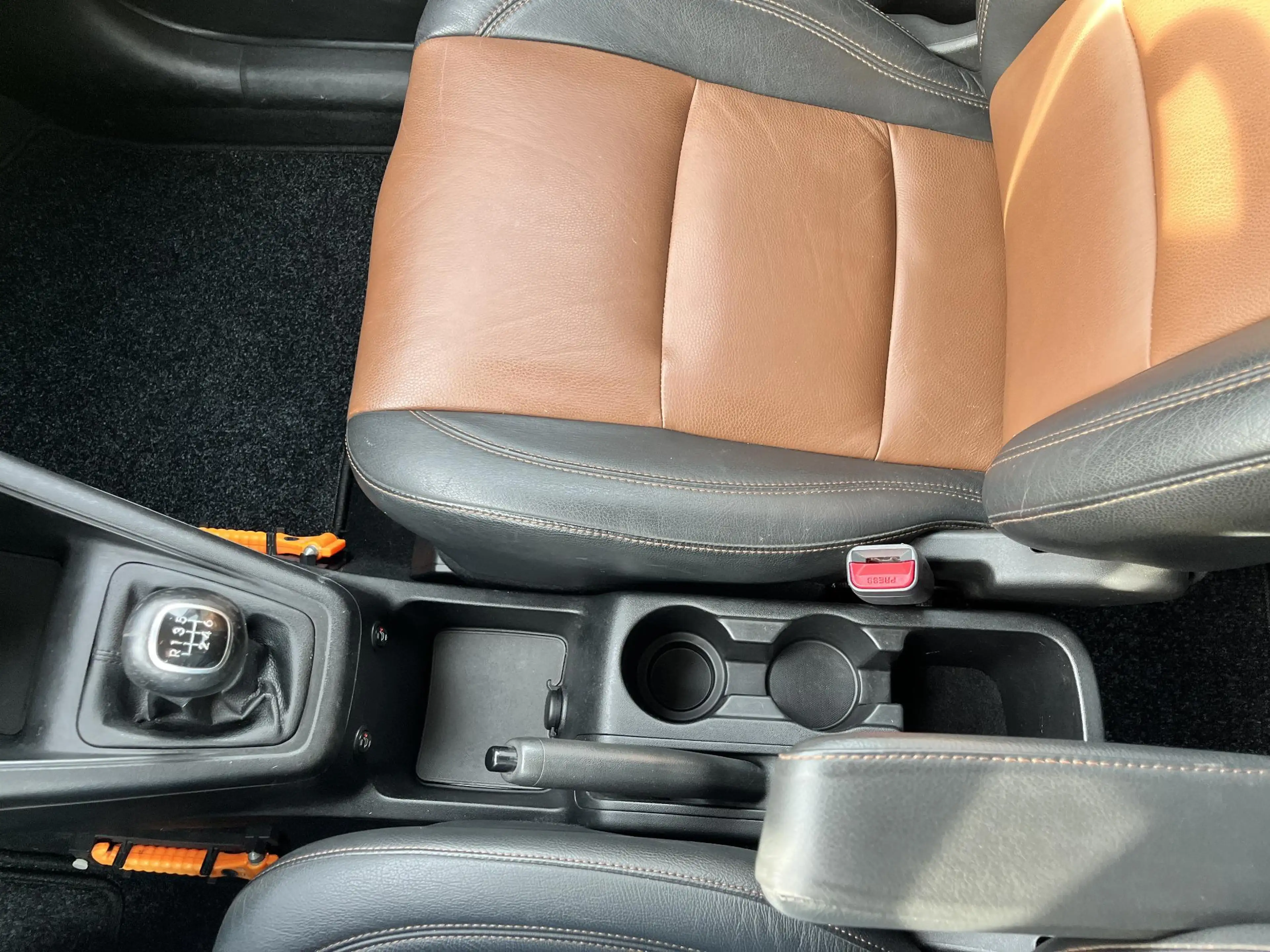 Hyundai iX20 1.6i i-Vision Clima, cruise, leder, trekhaak — photo 22