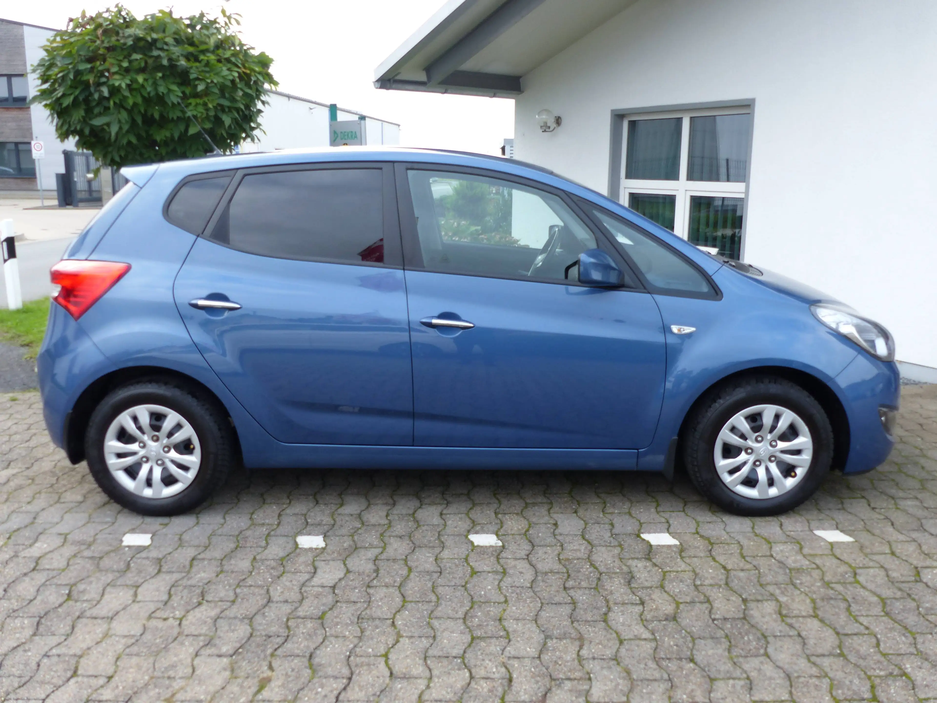 Hyundai iX20 Klimaanlage, elektrische Fensterheber, elektrische Außenspiegel, Metallic — photo 11