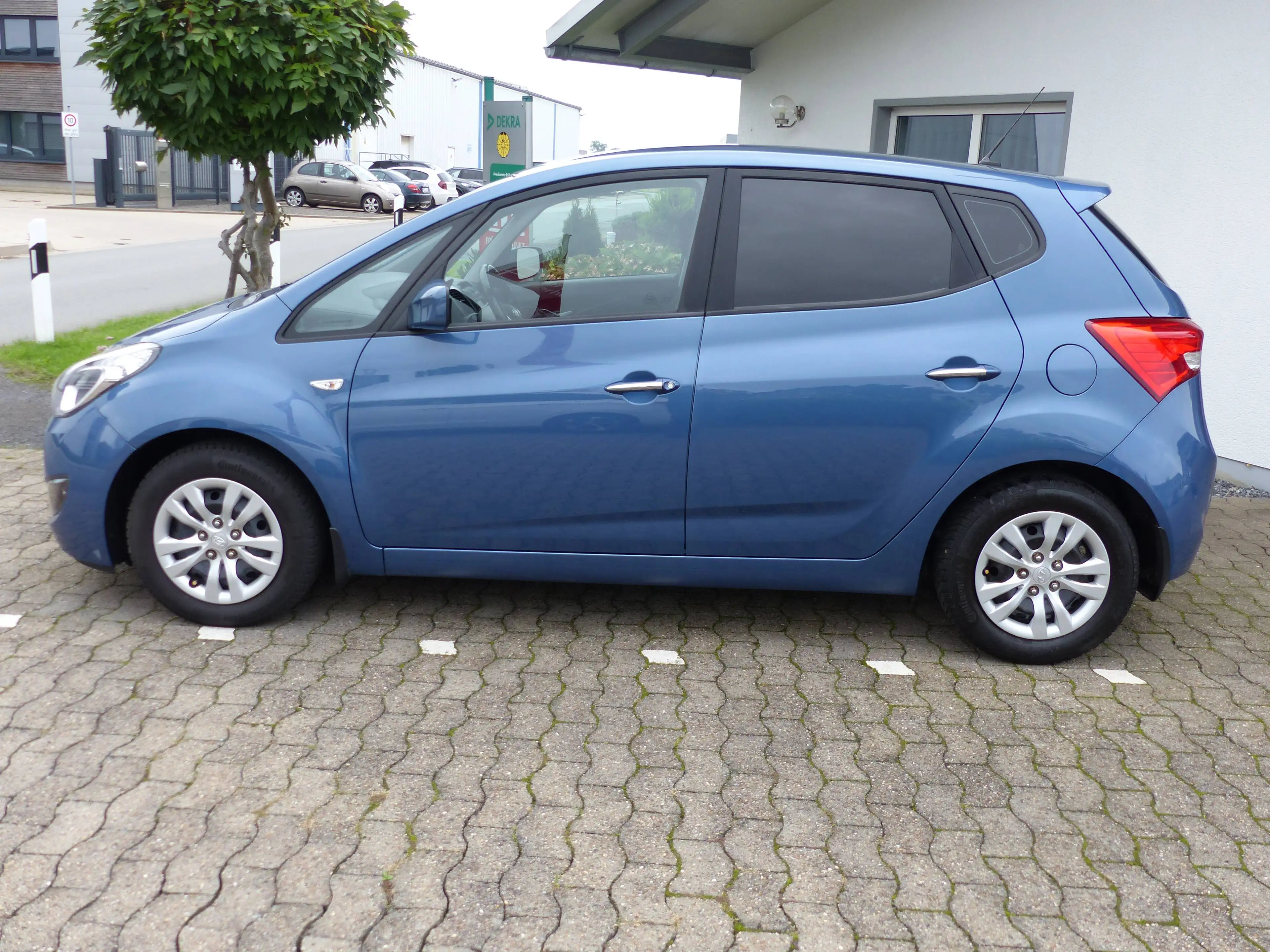 Hyundai iX20 Klimaanlage, elektrische Fensterheber, elektrische Außenspiegel, Metallic — photo 8