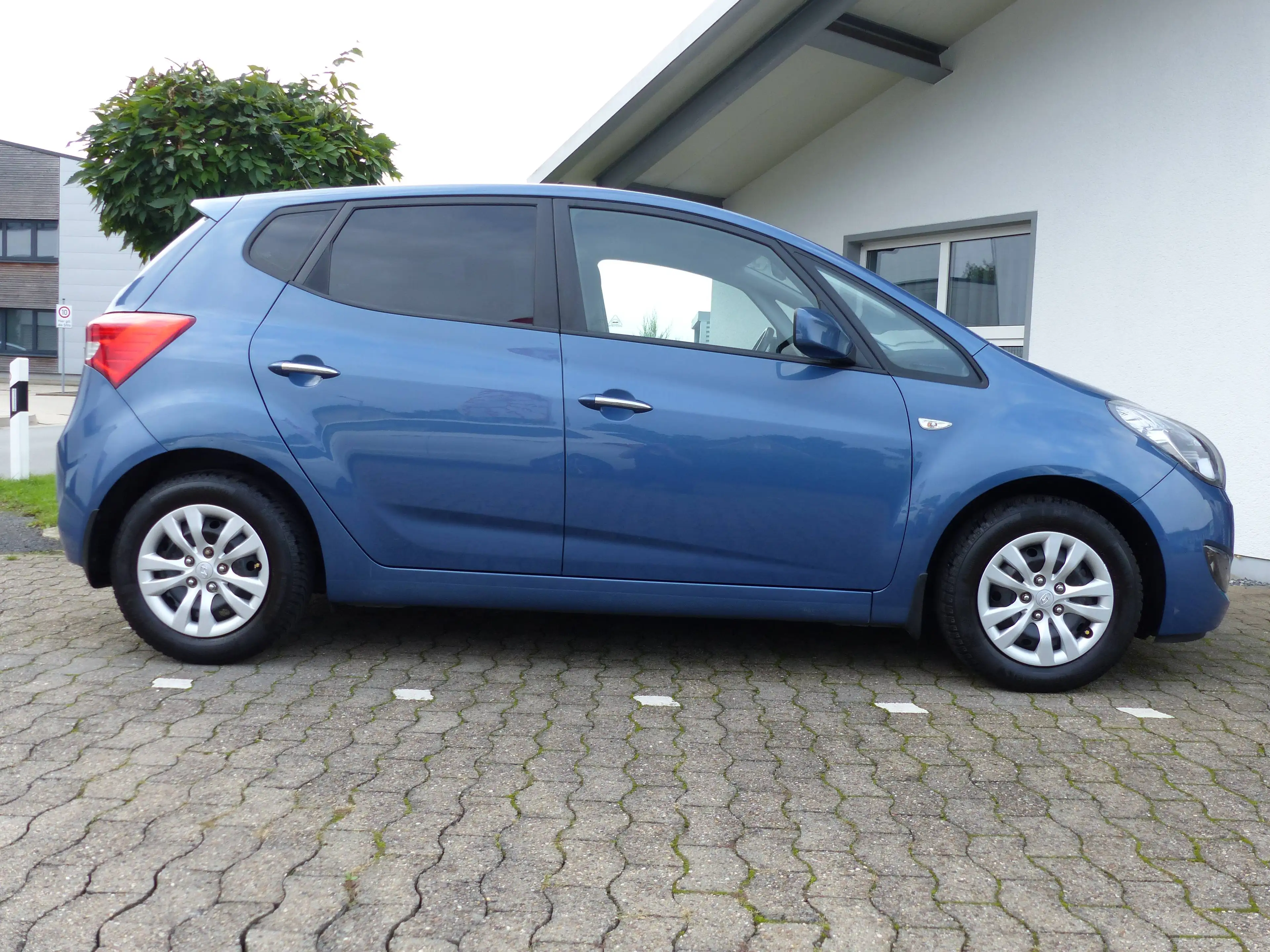 Hyundai iX20 Klimaanlage, elektrische Fensterheber, elektrische Außenspiegel, Metallic — photo 12