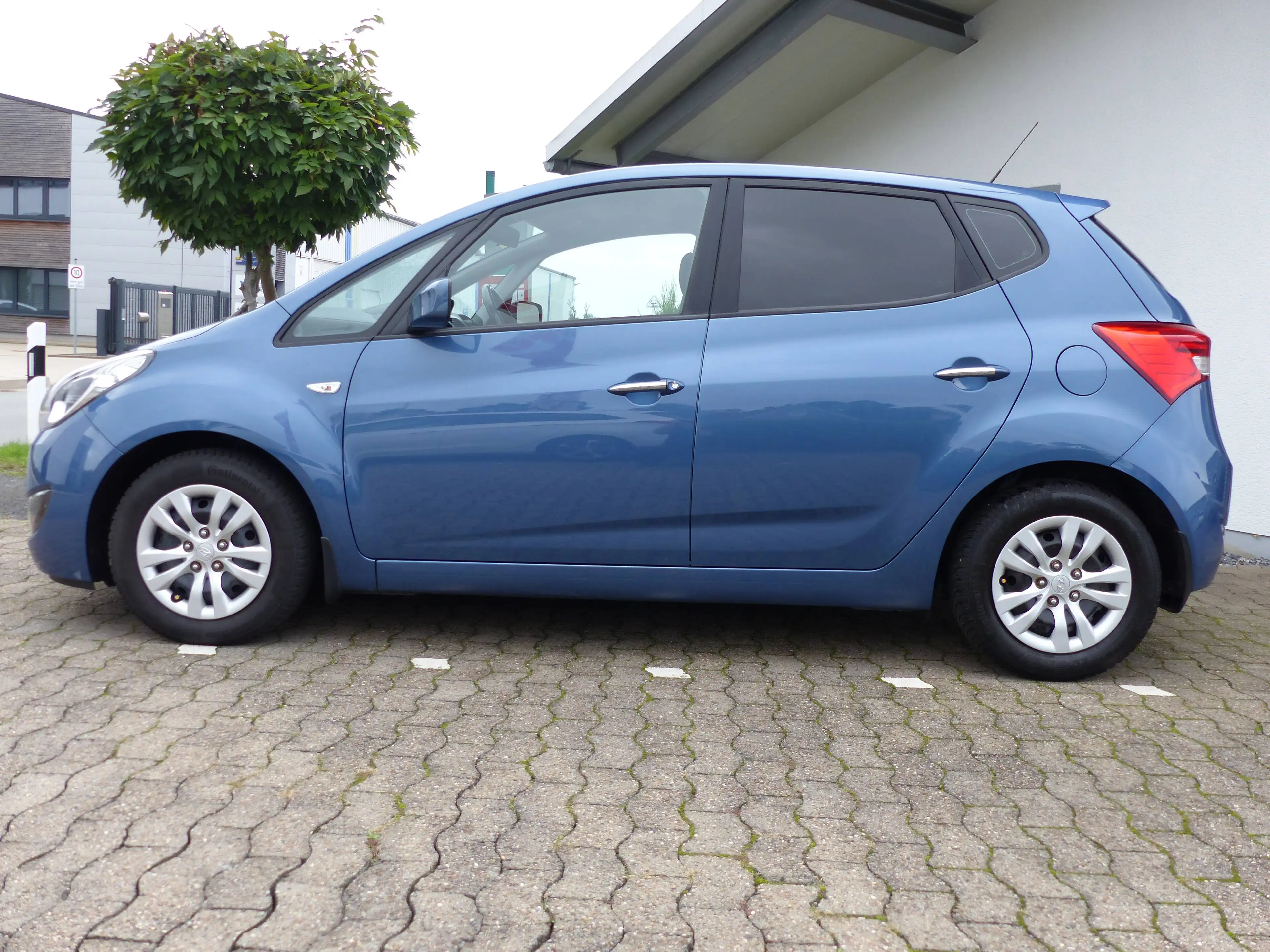 Hyundai iX20 Klimaanlage, elektrische Fensterheber, elektrische Außenspiegel, Metallic — photo 10
