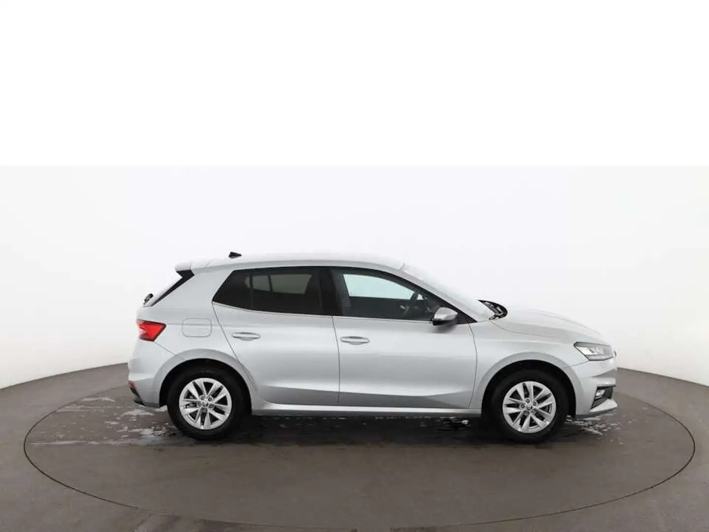 Skoda Fabia 1.0 TSI Selection Aut LED RADAR SITZHZG PDC Silber - 2