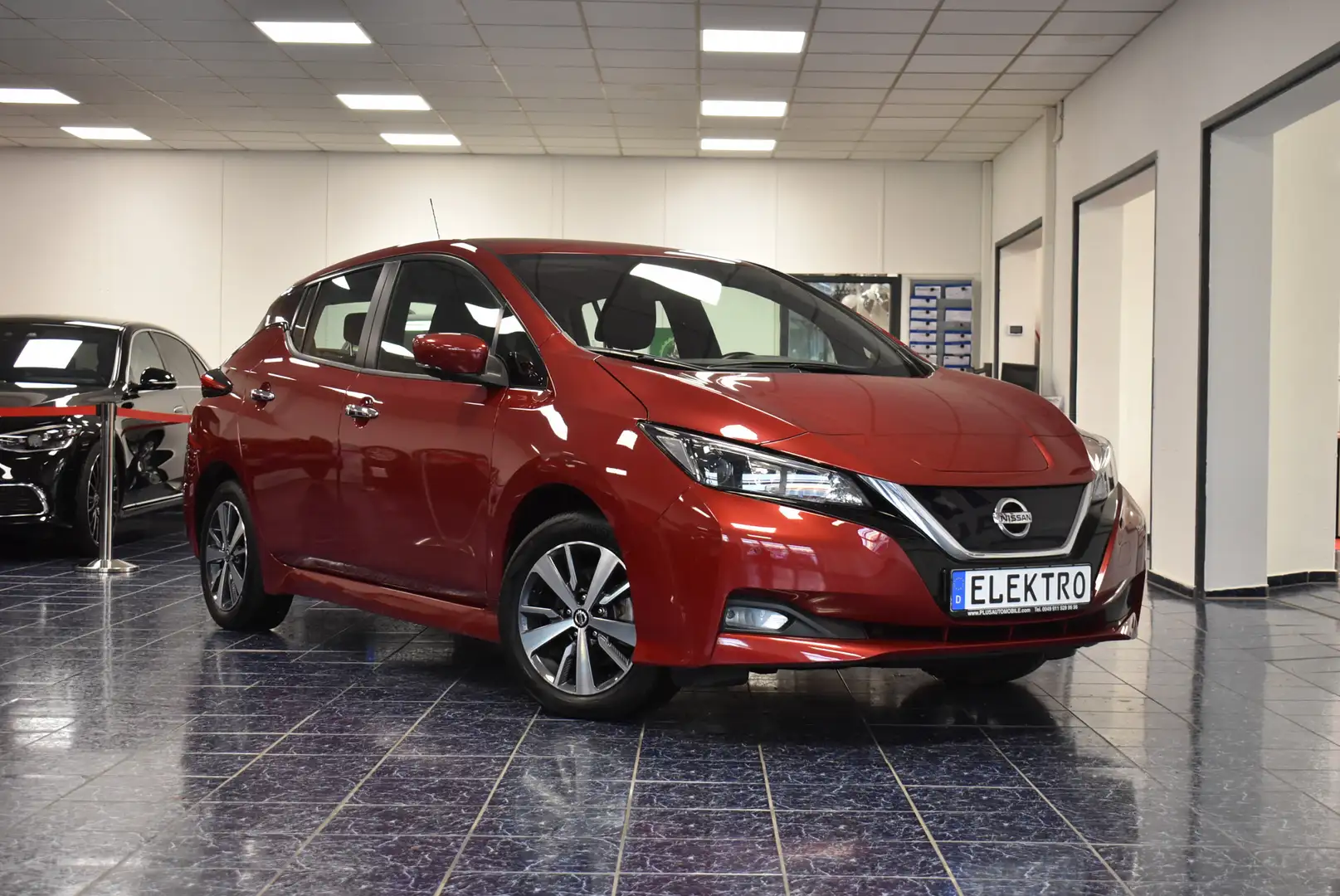 Nissan Leaf 40 kWh Acenta Navi 360° Kamera Temp 1-Hand Красный - 1