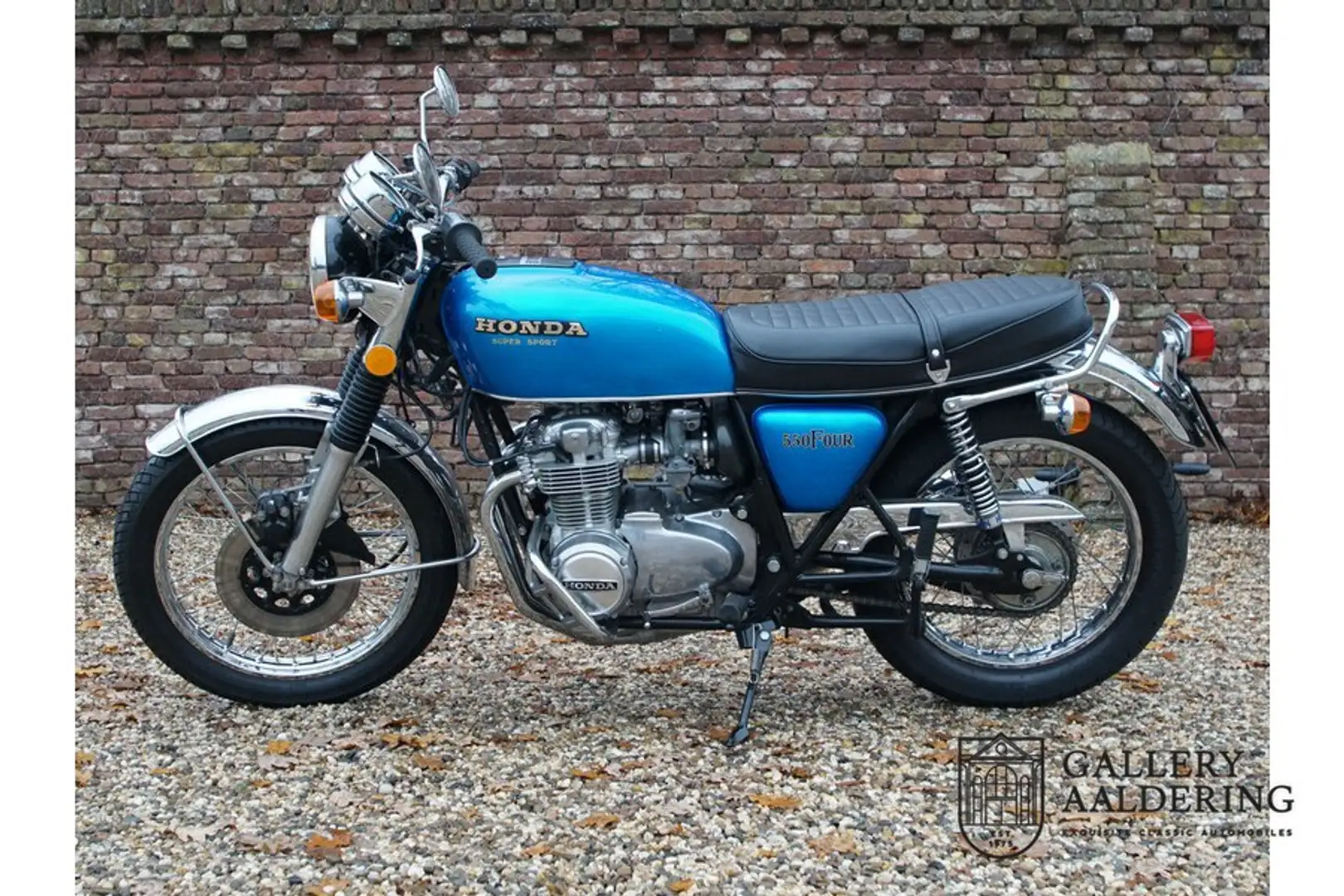 Honda CB 550 F restored condition Blau - 1