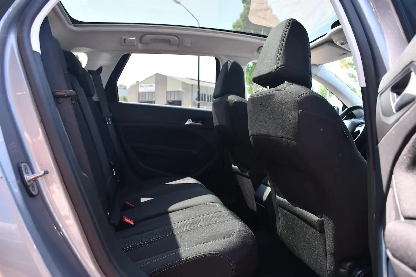 Peugeot 308 SW 1.2 PureTech Allure Clima|Cruise|NAVI|PANO|NAP Grijs - 2