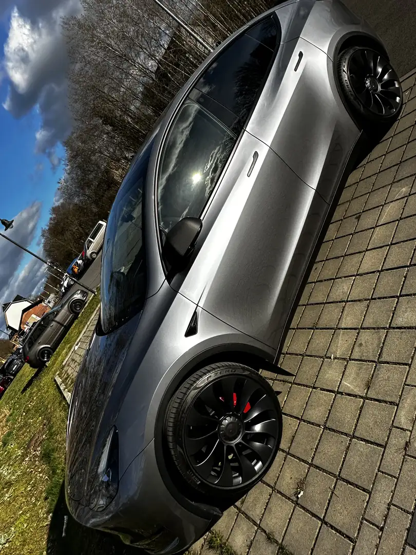 Tesla Model Y Performance FSD - 1