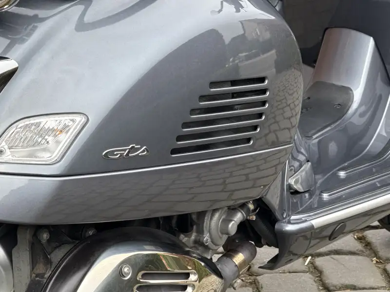 Vespa GTS Touring 300 - foto 7