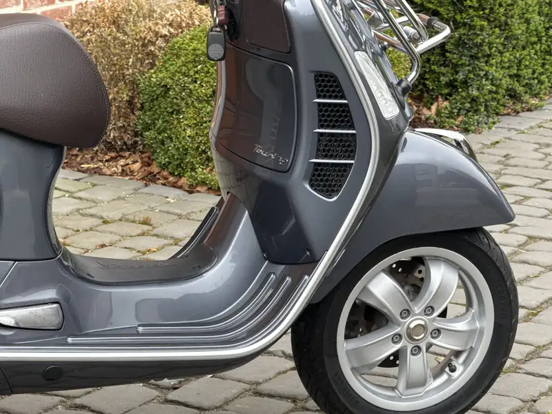 Vespa GTS Touring 300 - foto 3