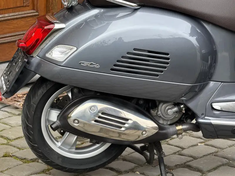 Vespa GTS Touring 300 - foto 4