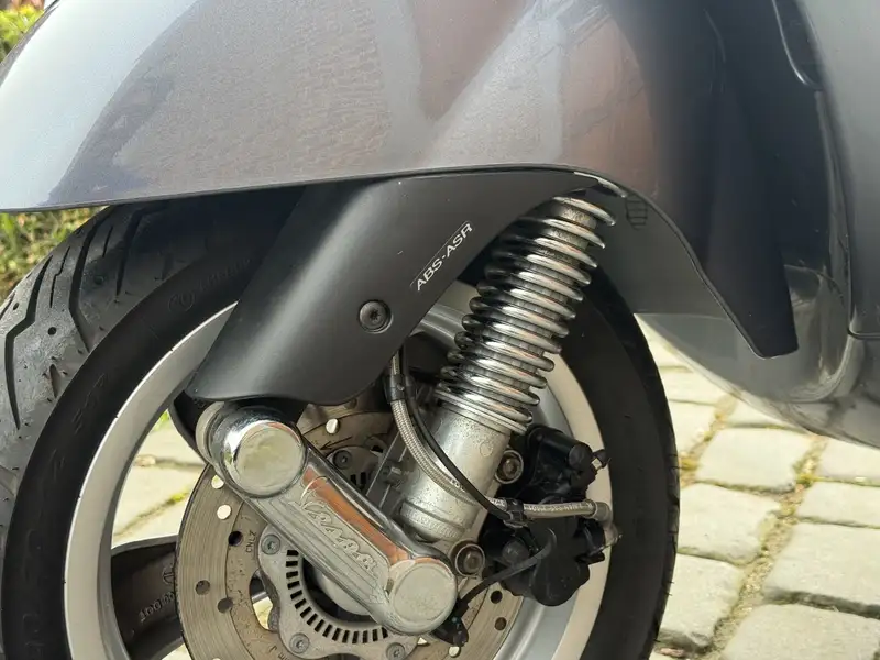Vespa GTS Touring 300 - foto 2