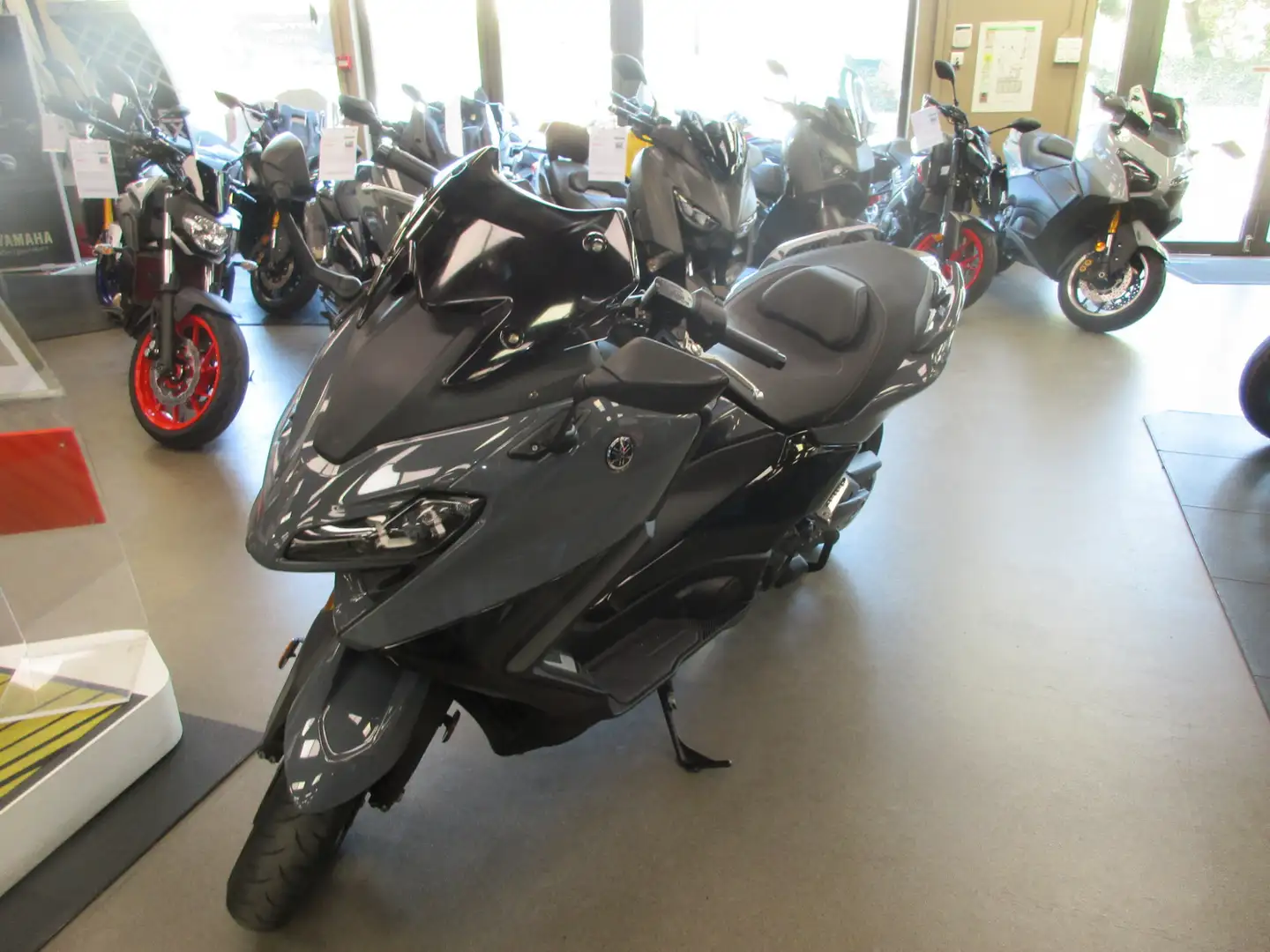 Yamaha TMAX 560 Gris - 2