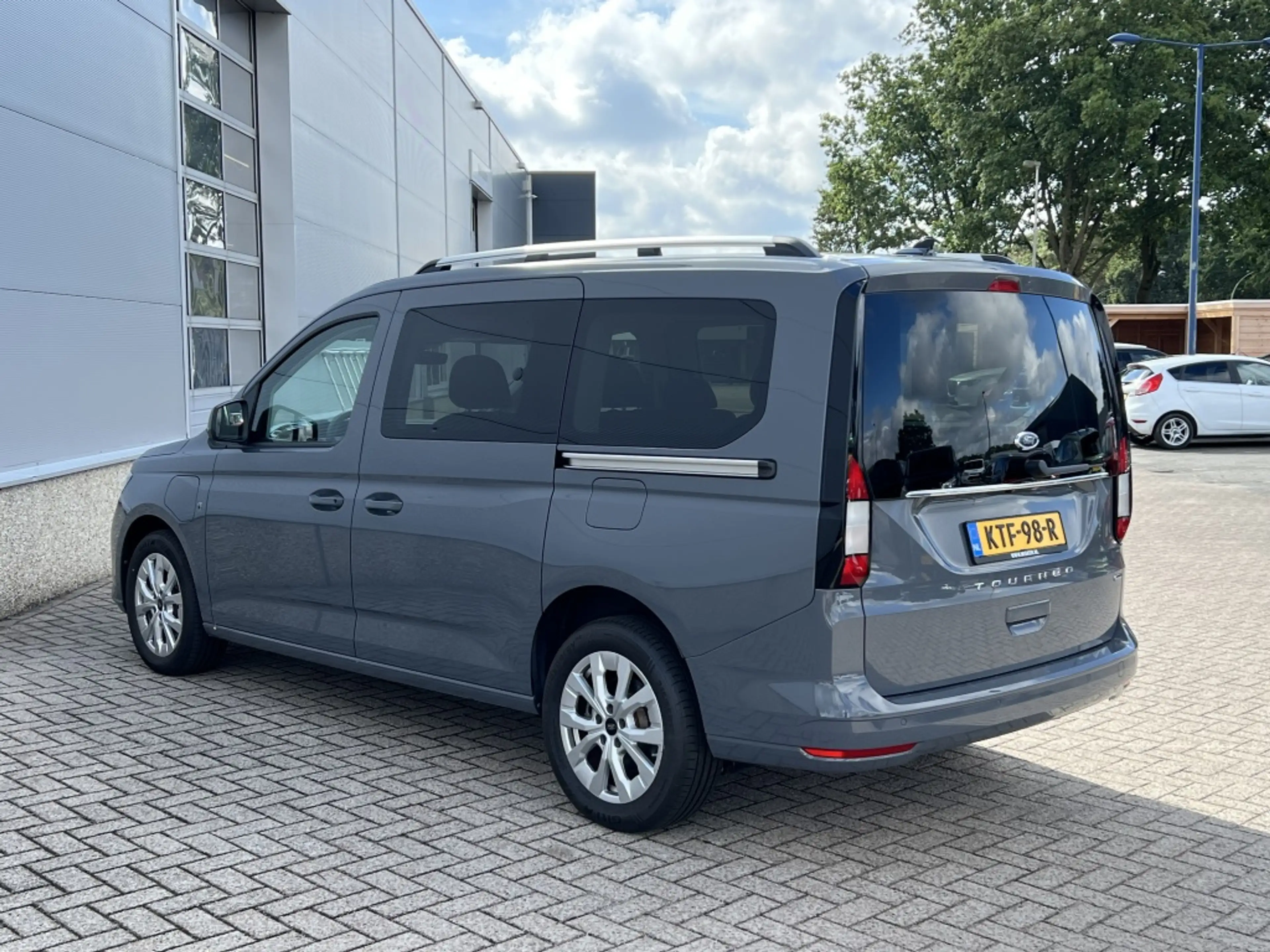 Ford Grand Tourneo Connect PHEV Titanium 7 ZITS! — photo 4