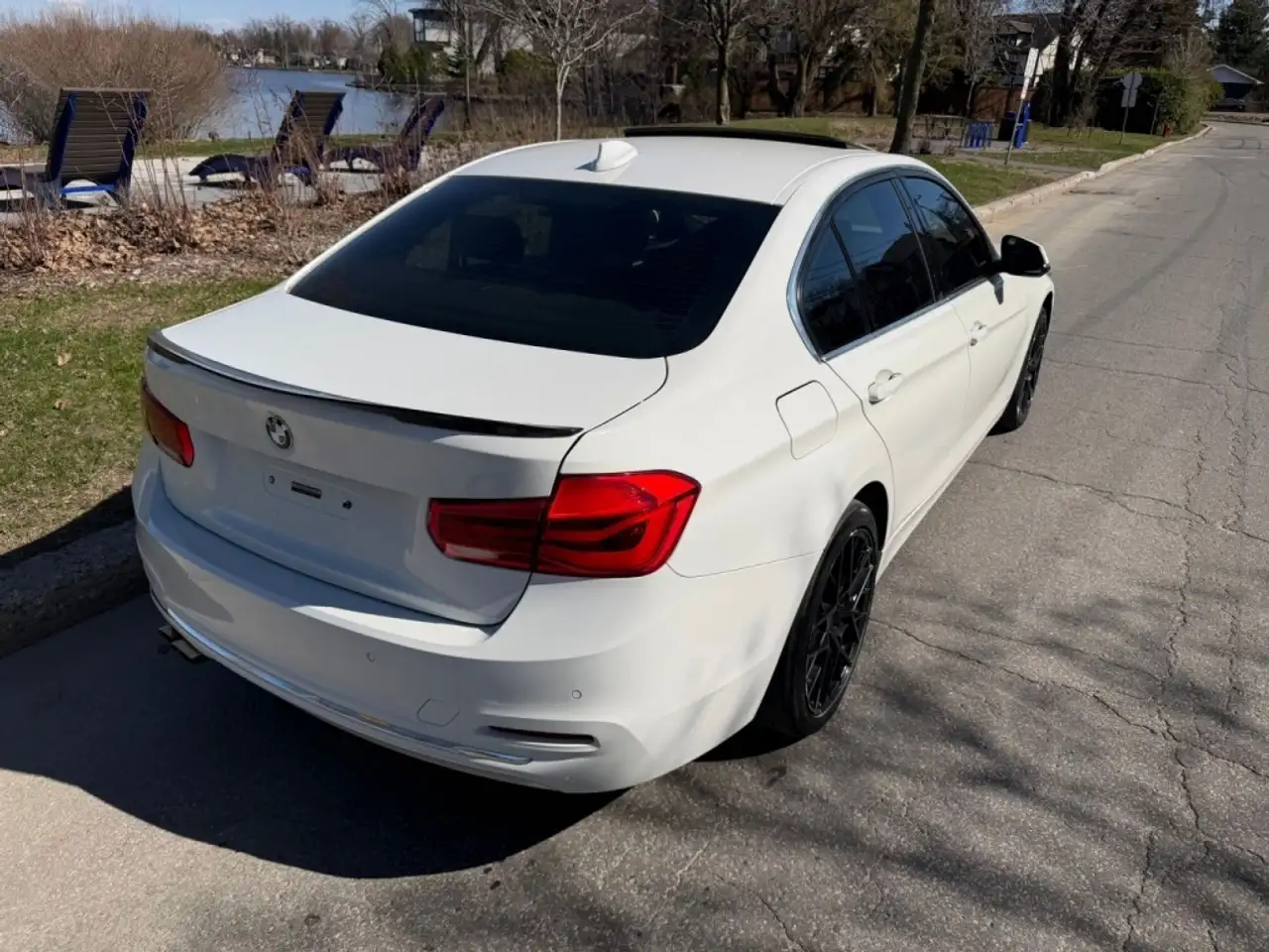 BMW 3 Series снимка BMW 3 Series