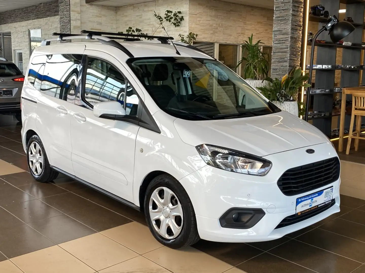 Ford Tourneo Courier Trend Navi PDC SHZ SYNC3 DAB AHK Weiß - 1