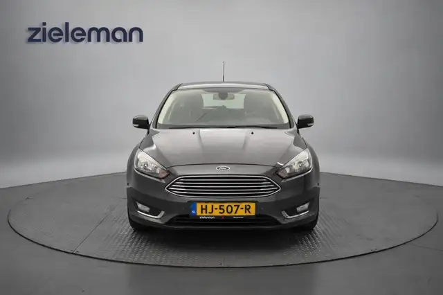 Ford Focus view 15