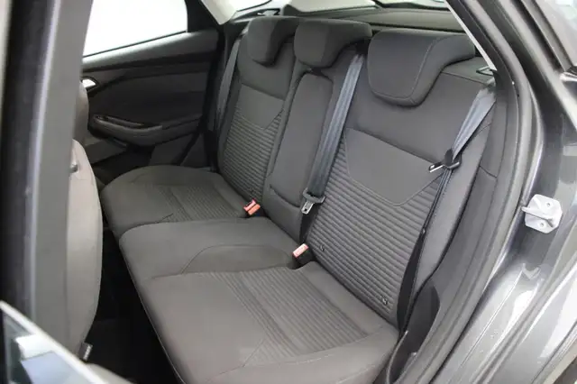 Ford Focus view 11