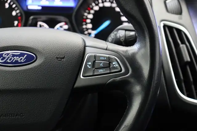 Ford Focus view 22