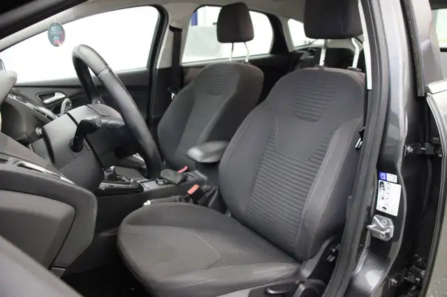 Ford Focus view 10