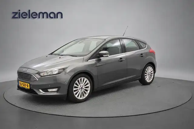 Ford Focus view 20