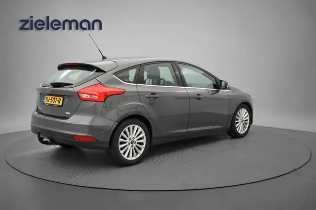 Ford Focus view 17