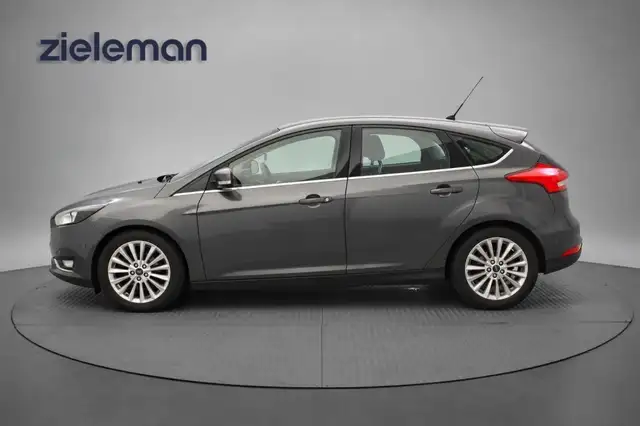 Ford Focus view 19
