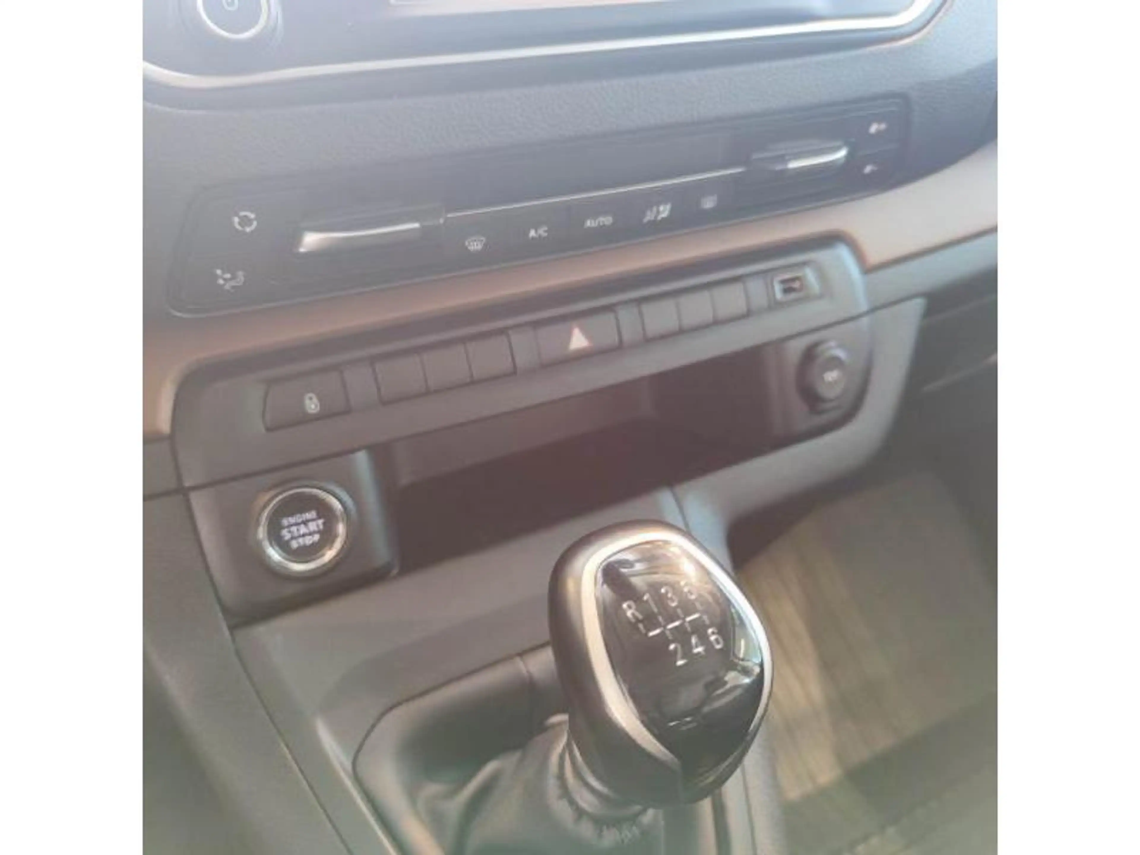 Toyota Verso MPV — photo 14