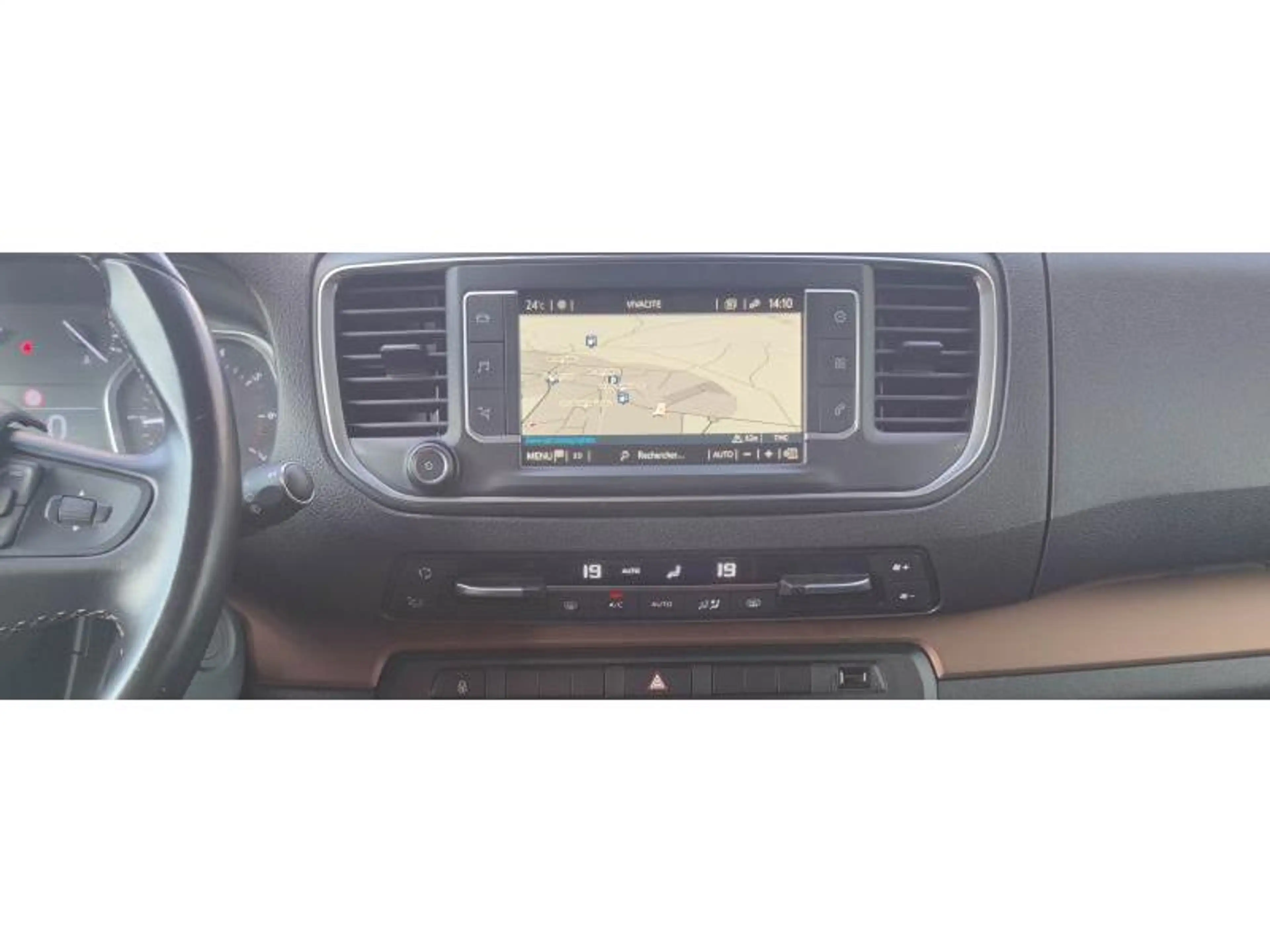Toyota Verso MPV — photo 11