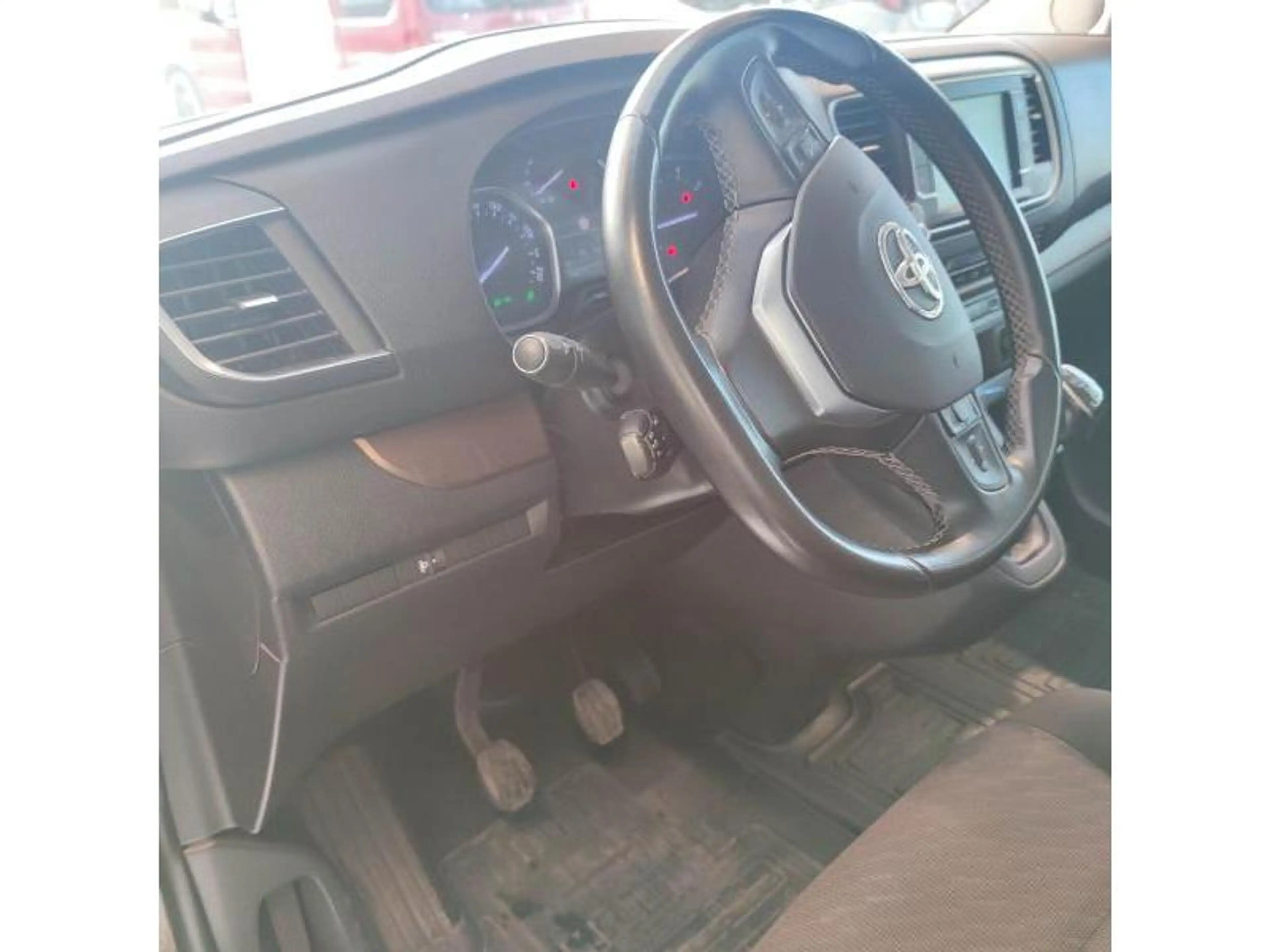 Toyota Verso MPV — photo 9