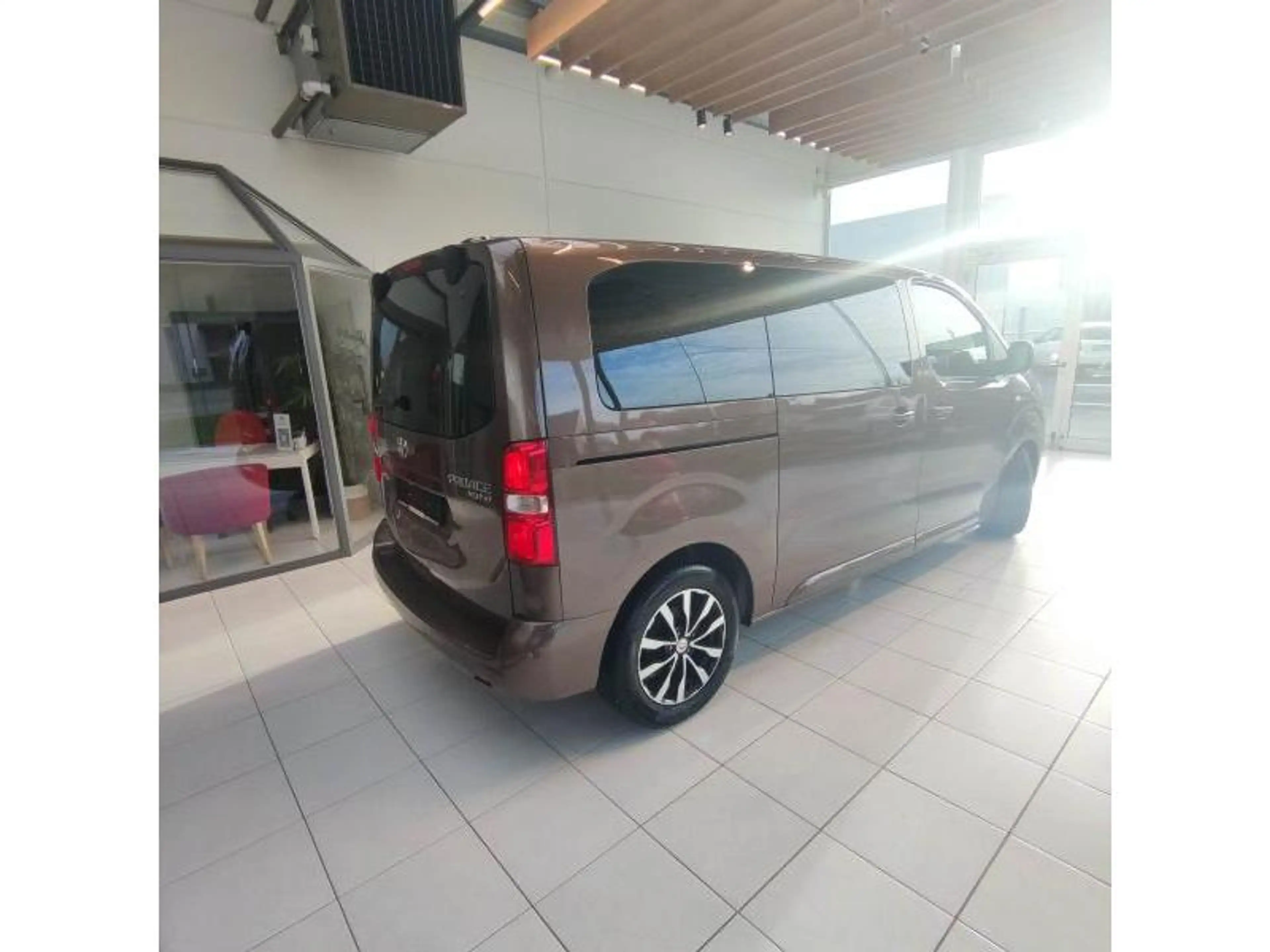 Toyota Verso MPV — photo 3