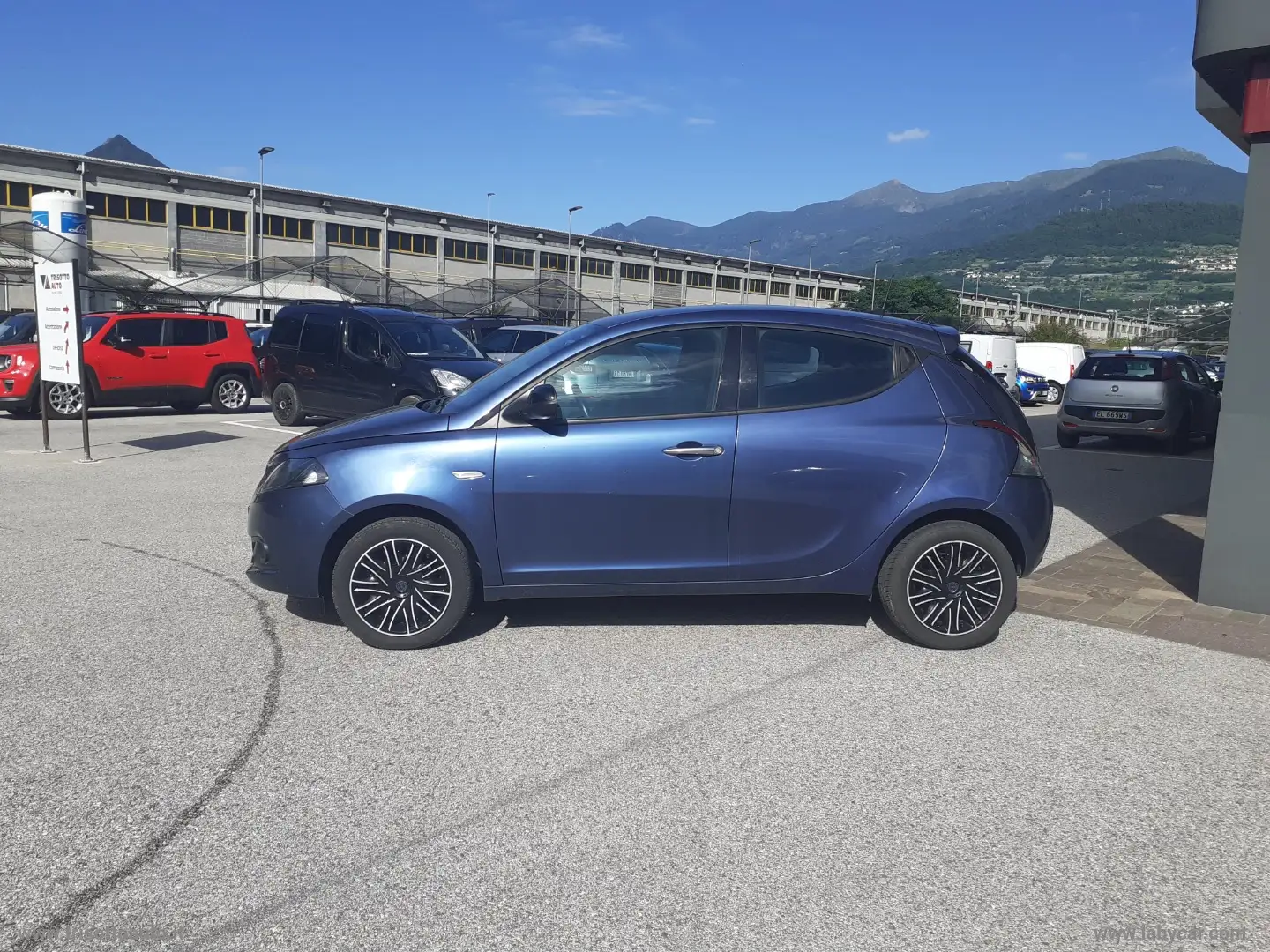 Lancia Ypsilon 1.0 FireFly 5p.S&S Hybryd Gold Azul - 2
