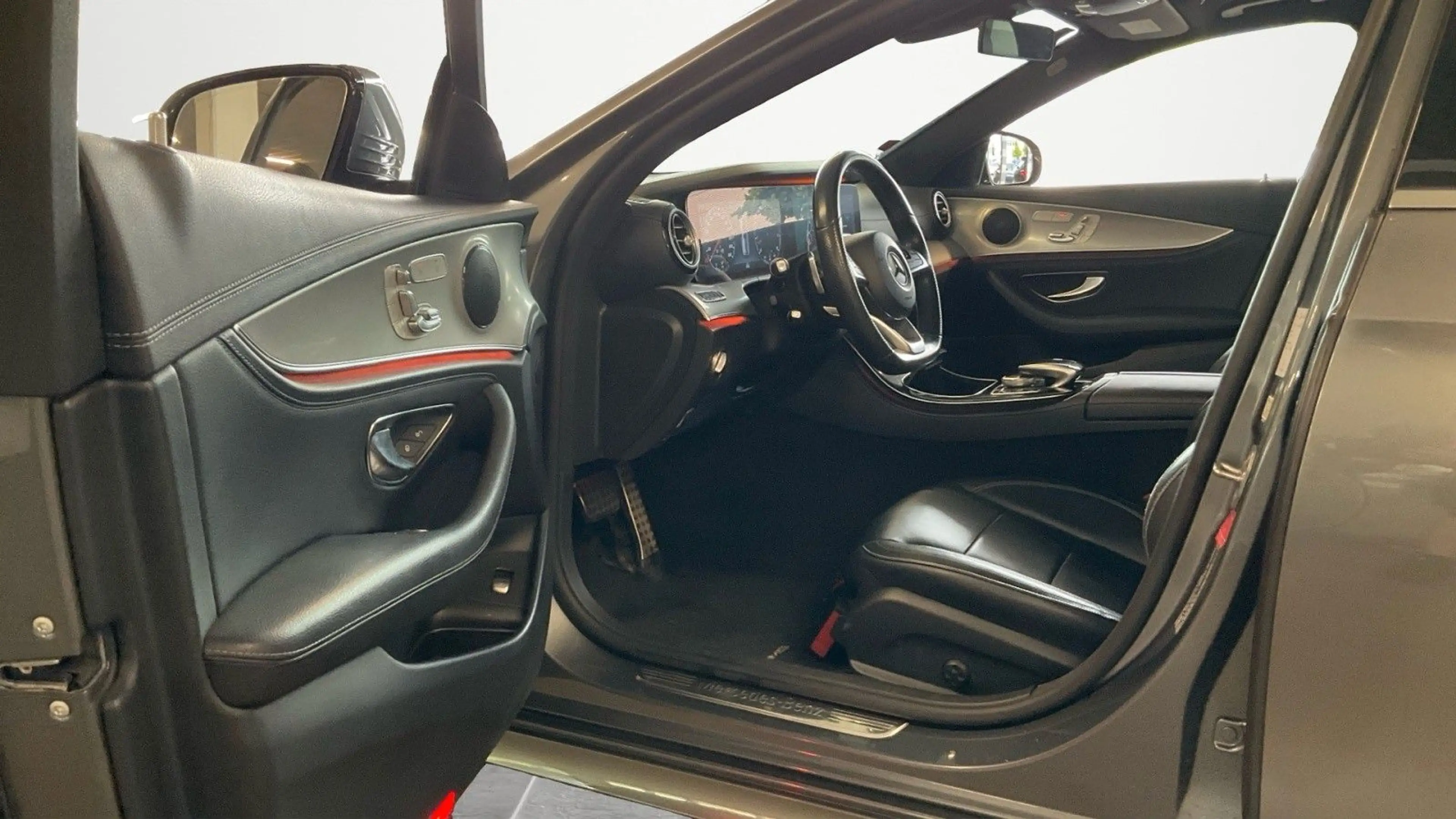 Mercedes-Benz E 400 T-Modell 4-Matic AMG-LINE*DISTRONIC*TOT* — photo 5