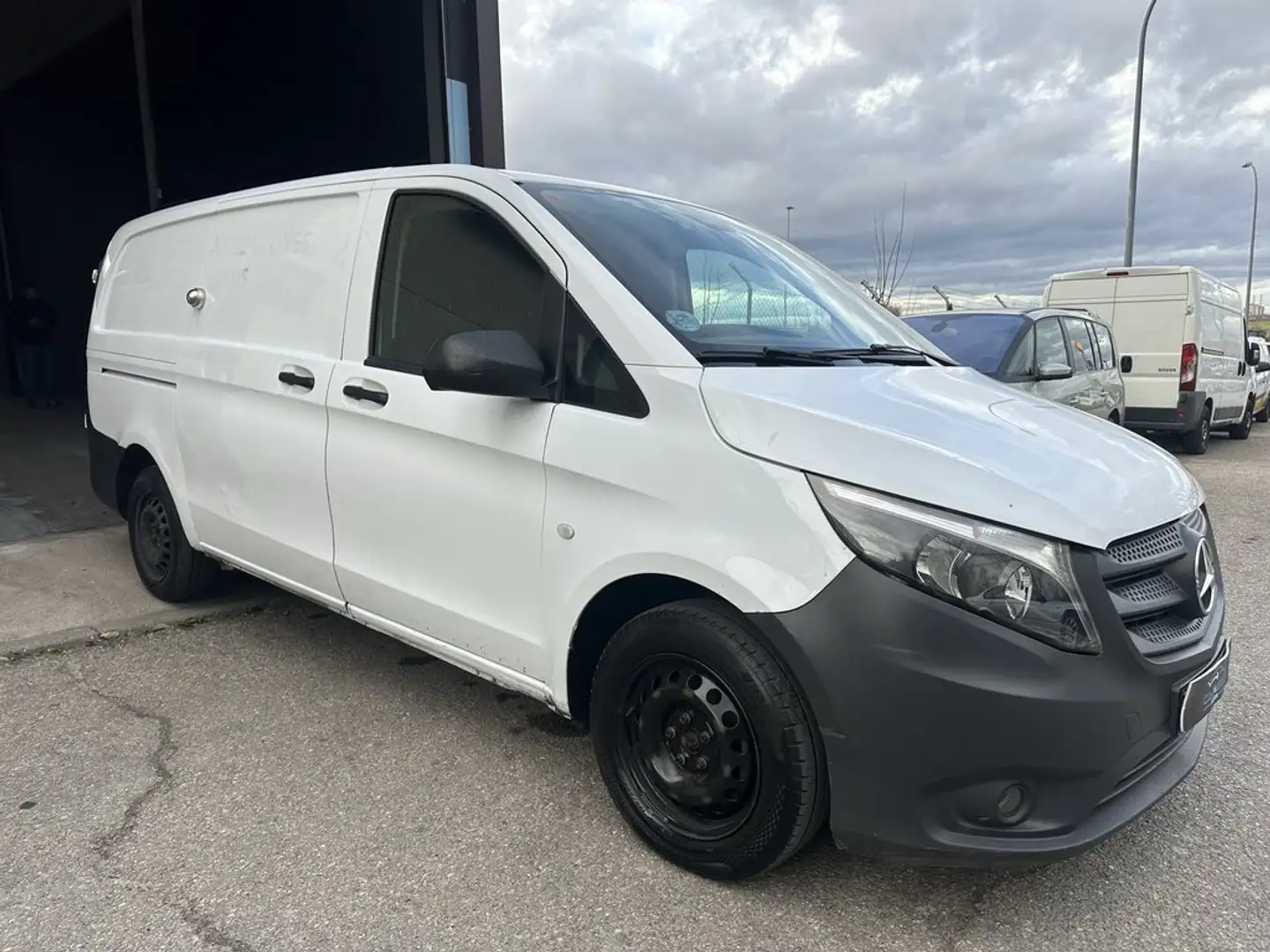 Mercedes-Benz Vito Furgón 110CDI tD Base Larga Blanco - 2
