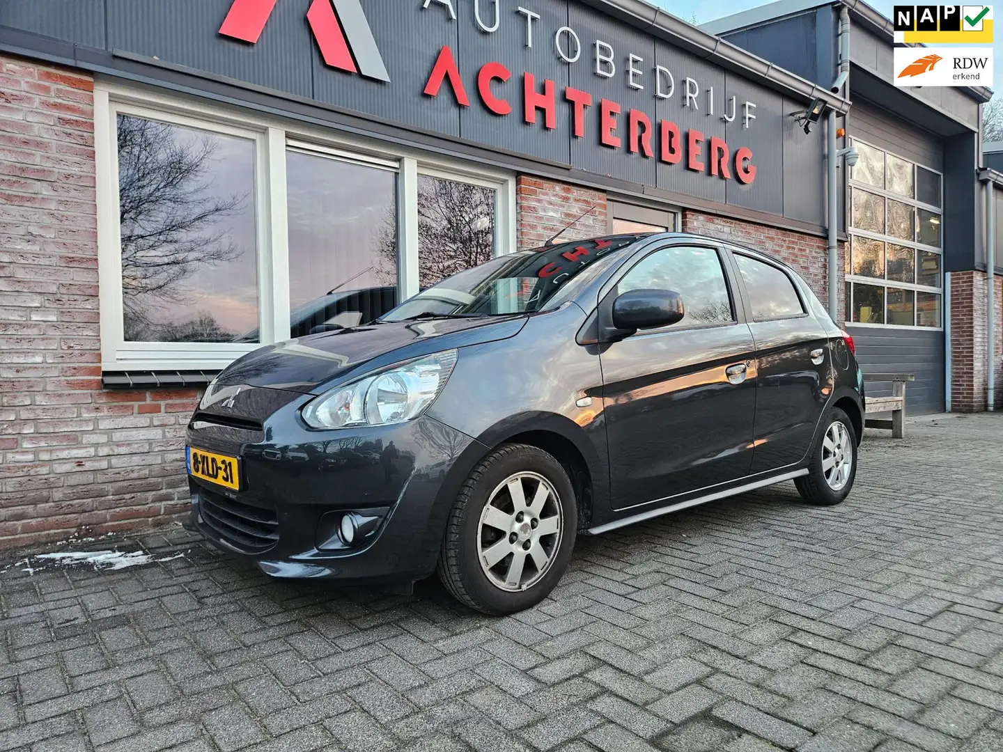Mitsubishi Space Star 1.0 Intense Airco/Clima! NAP! Leuke/Nette Auto! Grau - 1