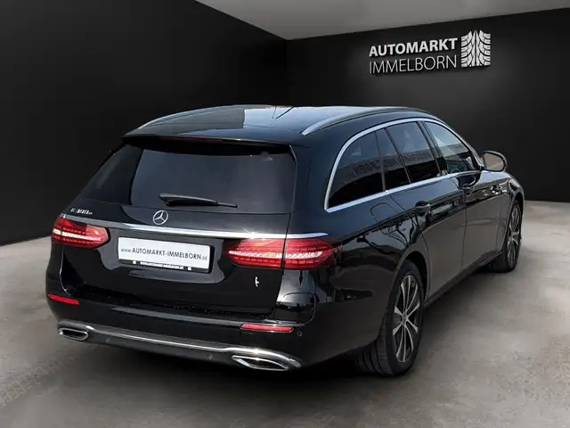 Mercedes-Benz E-Class view 5