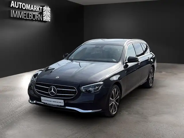 Mercedes-Benz E-Class view 3