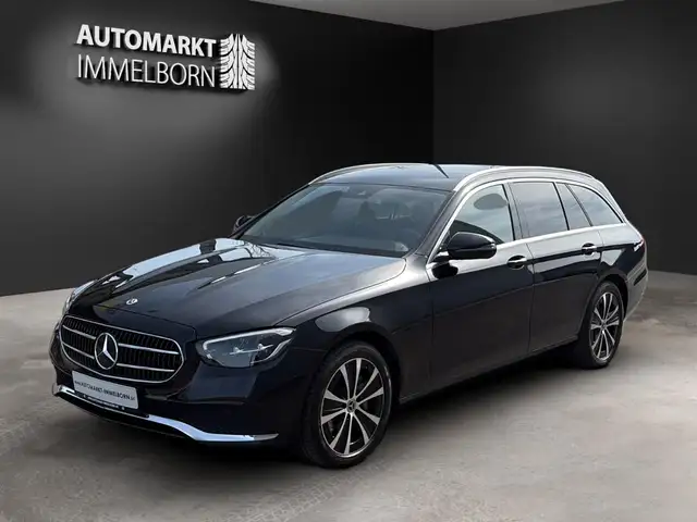 Mercedes-Benz E-Class view 4