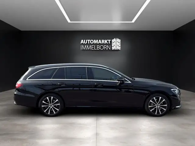 Mercedes-Benz E-Class view 12