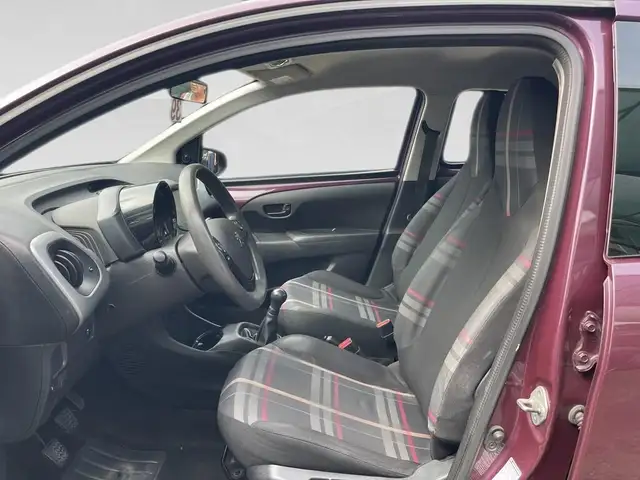 Peugeot 108 view 6