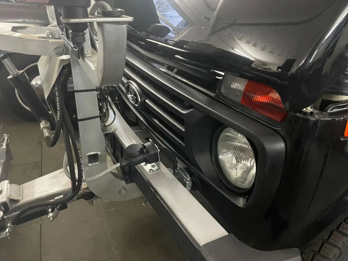 Lada Niva 4x4 Winterdienst Edition 2026 Schwarz - 2