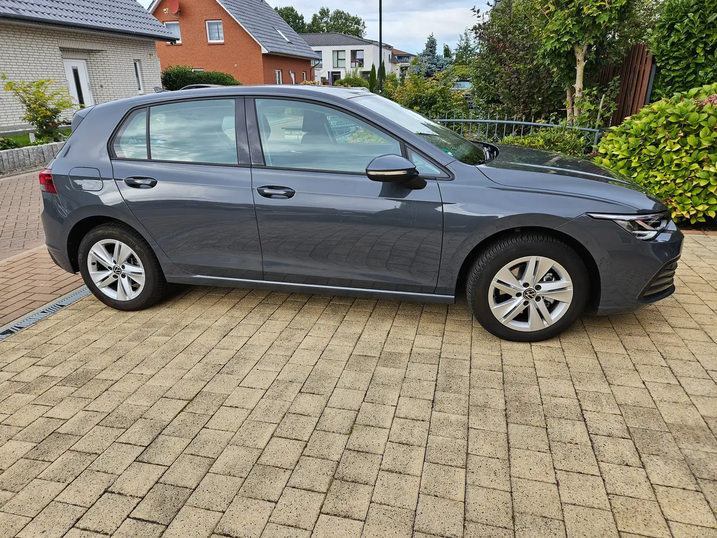 Volkswagen Golf Golf VIII 1.5 TSI OPF Life Grau - 2