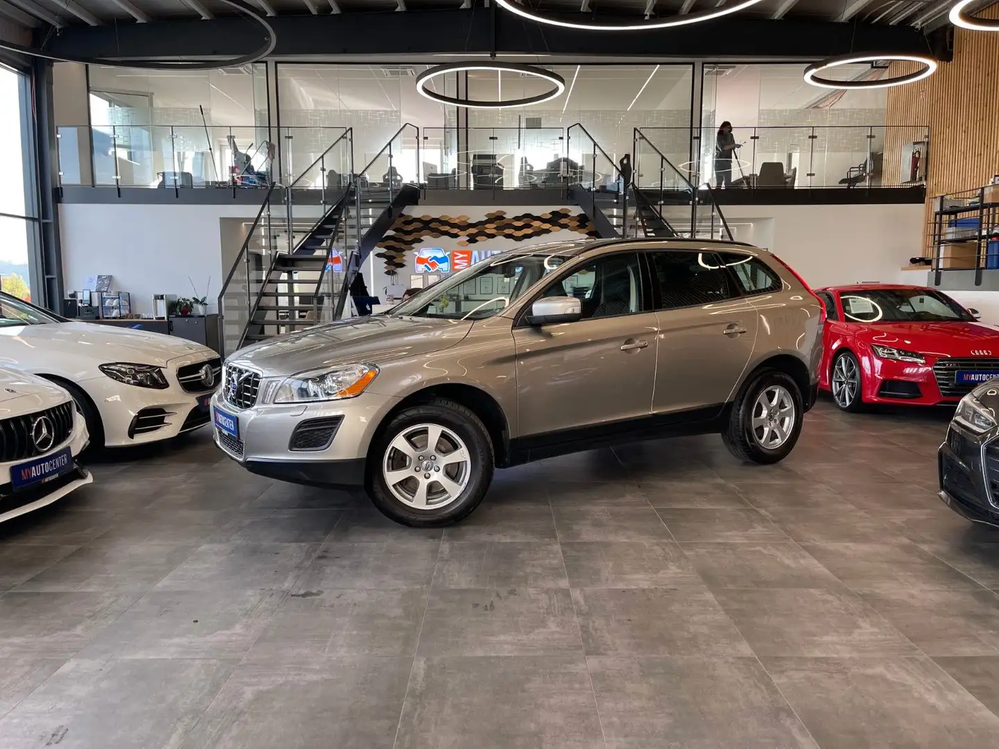 Volvo XC60 Kinetic AWD *1. Hand*Klima*AHK*Navi*TÜV* Beige - 1